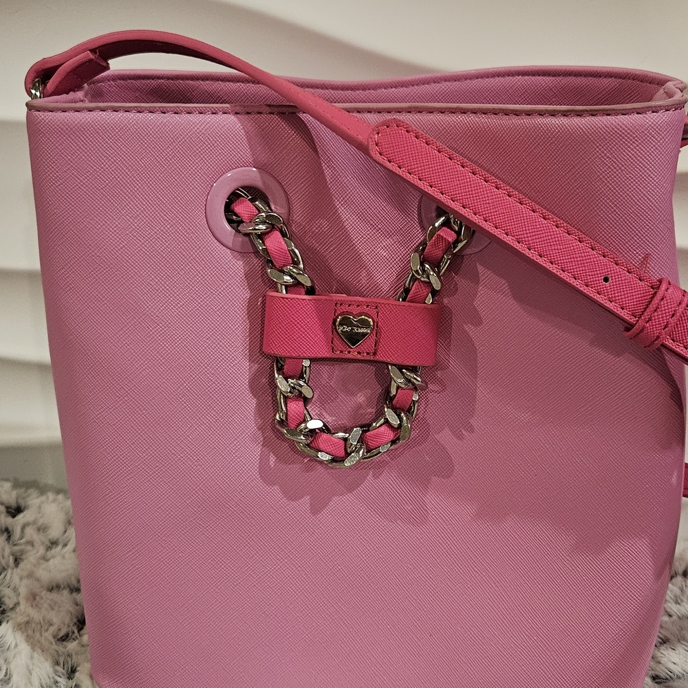 Betsey Johnson Pink Xomaya Bucket Crossbody Magnet Close Purse Bag